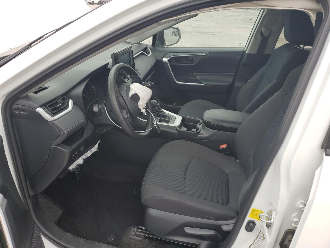 2T3H1RFV9MW141108 2021 Toyota Rav4 Le