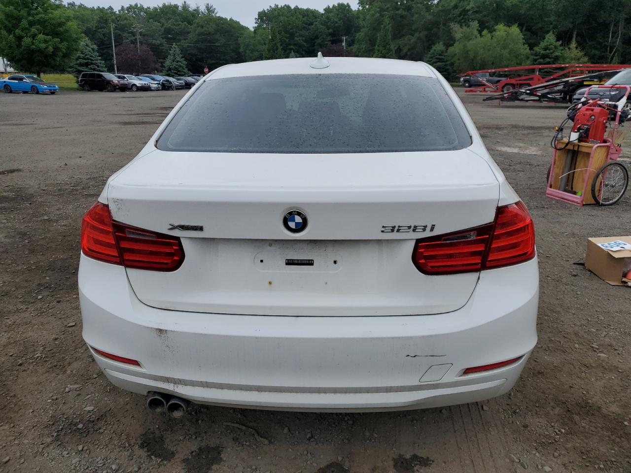 2013 BMW 328 Xi Sulev vin: WBA3B5G56DNS00666