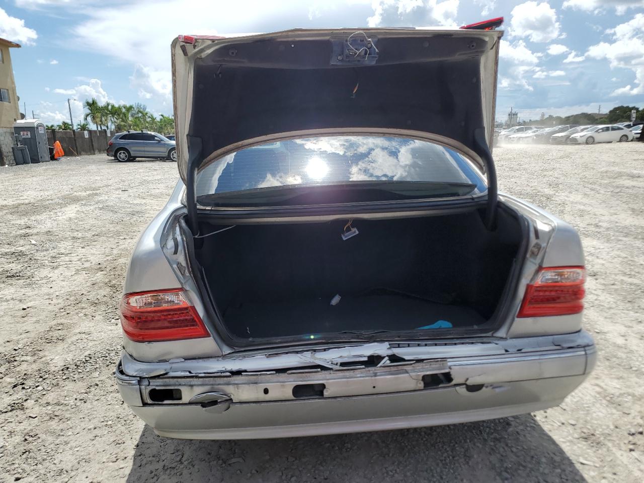 WDBJF65J91B220183 2001 Mercedes-Benz E 320