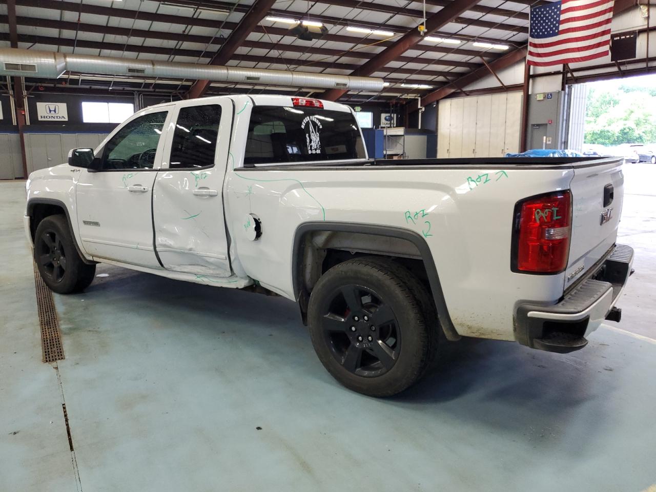 2018 GMC Sierra K1500 vin: 1GTV2LECXJZ220909