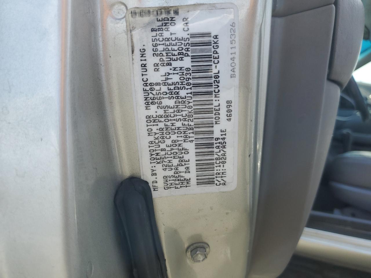 4T1BF28K0YU110930 2000 Toyota Camry Le