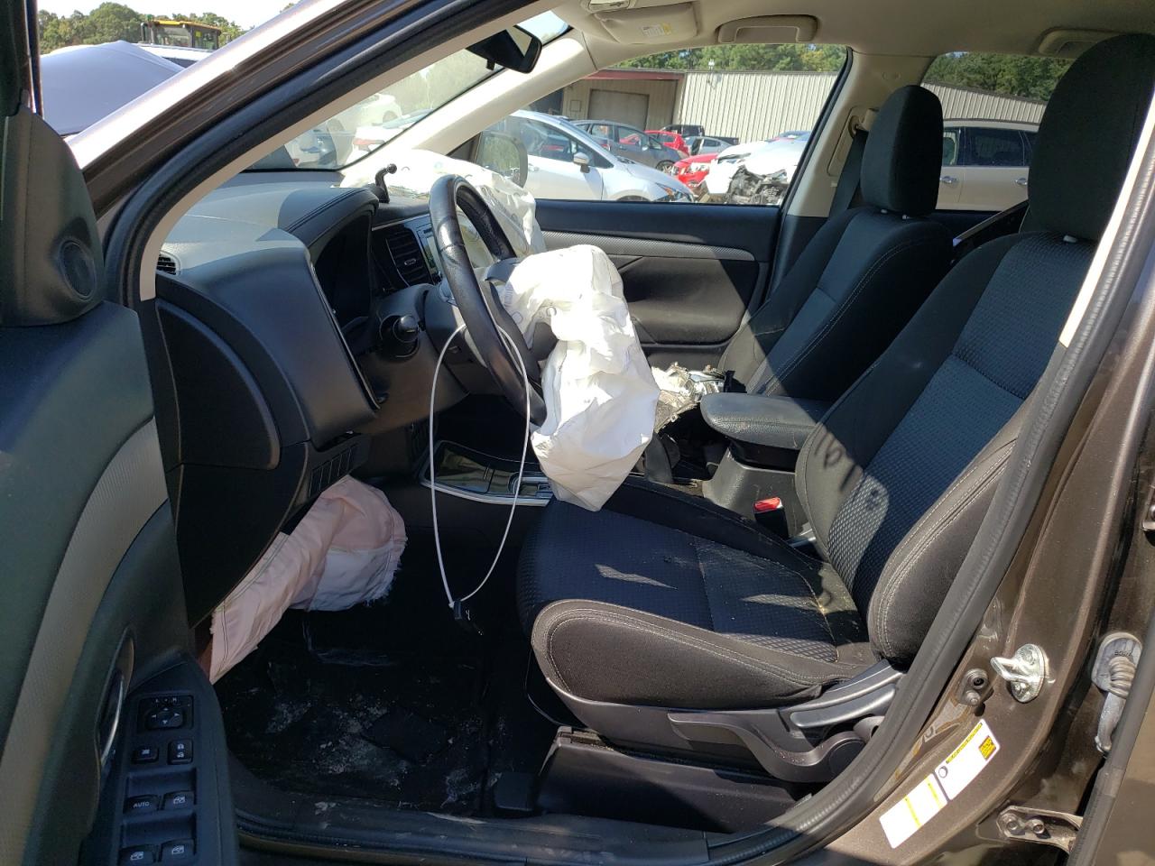 JA4AZ2A38HZ030735 2017 Mitsubishi Outlander Es