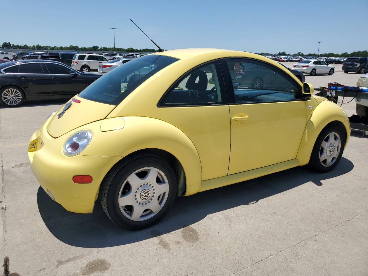 3VWCA21CXYM483906 2000 Volkswagen New Beetle Gls