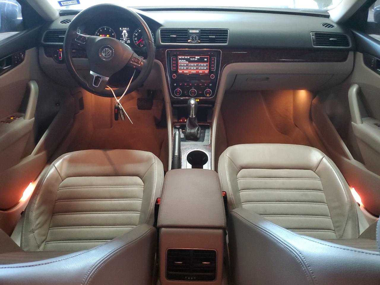 1VWCM7A30DC011553 2013 Volkswagen Passat Sel