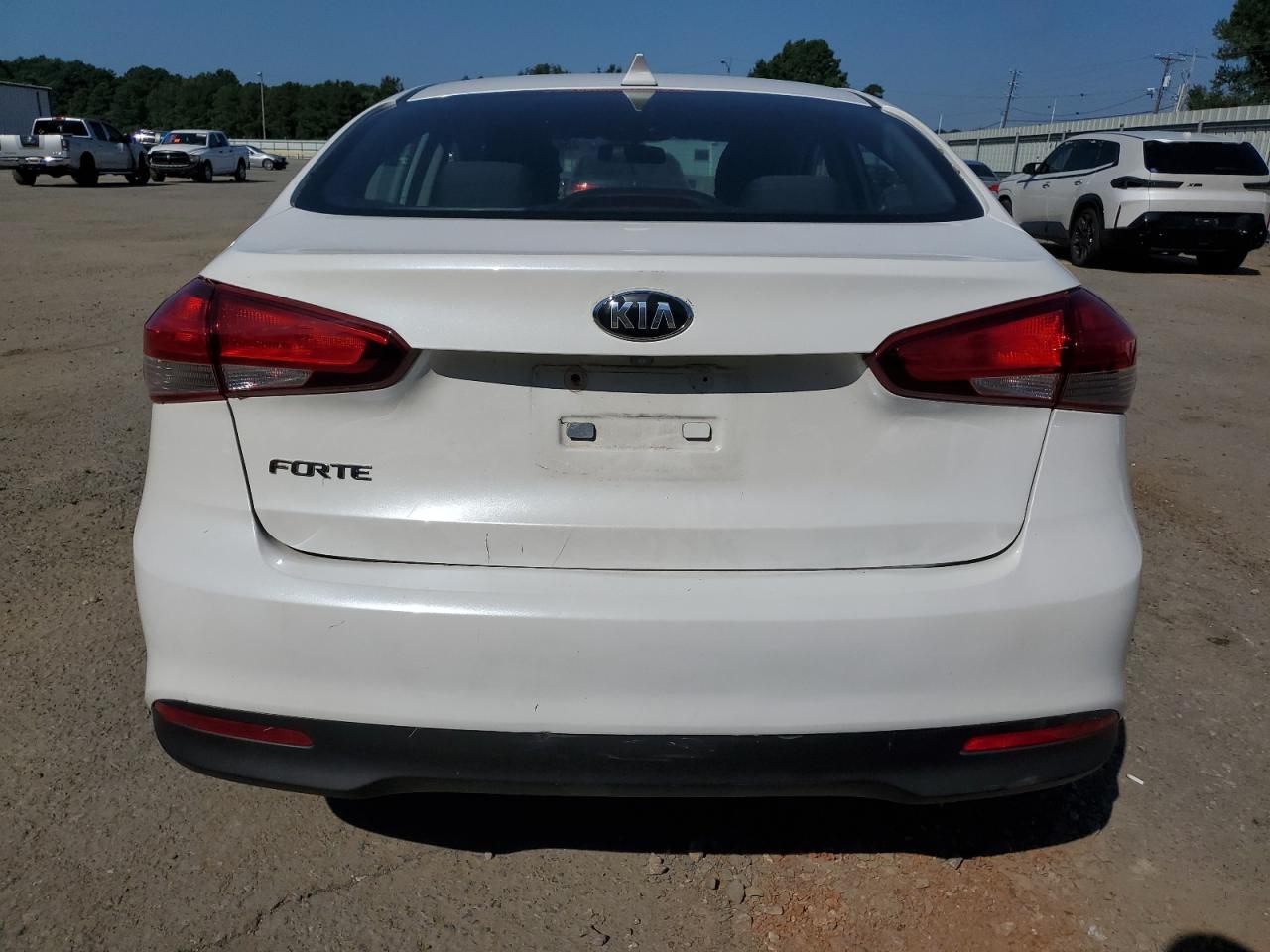 3KPFL4A79JE240953 2018 Kia Forte Lx