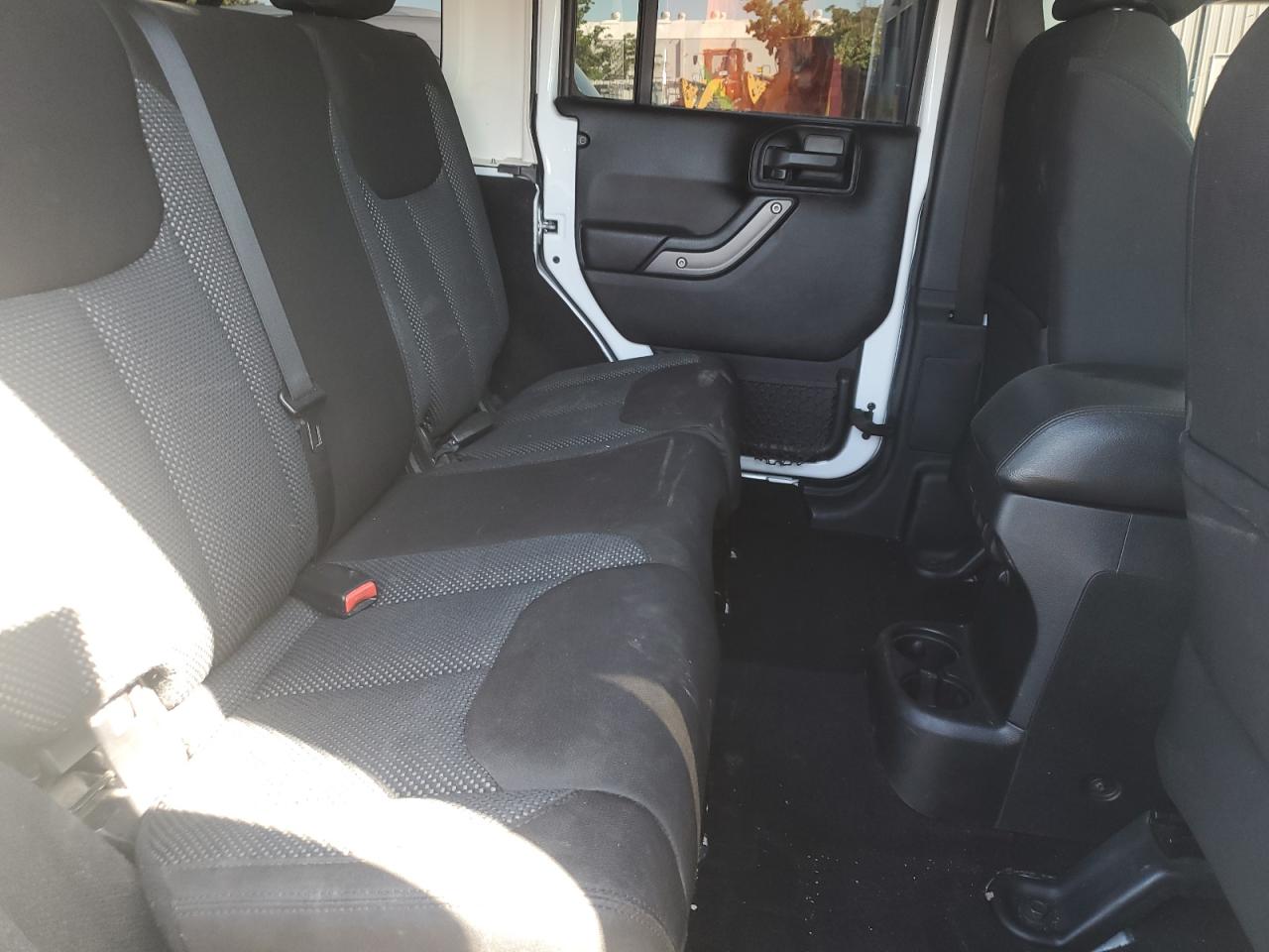 1C4BJWDG9GL151055 2016 Jeep Wrangler Unlimited Sport