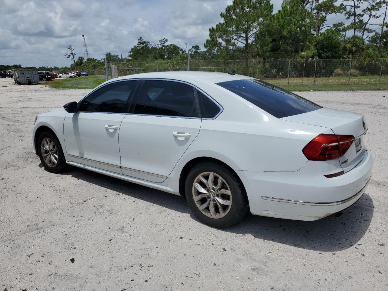 2016 Volkswagen Passat S vin: 1VWAT7A37GC022130