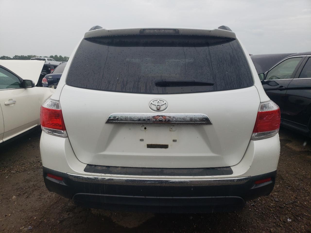 5TDZA3EH4BS013208 2011 Toyota Highlander Base