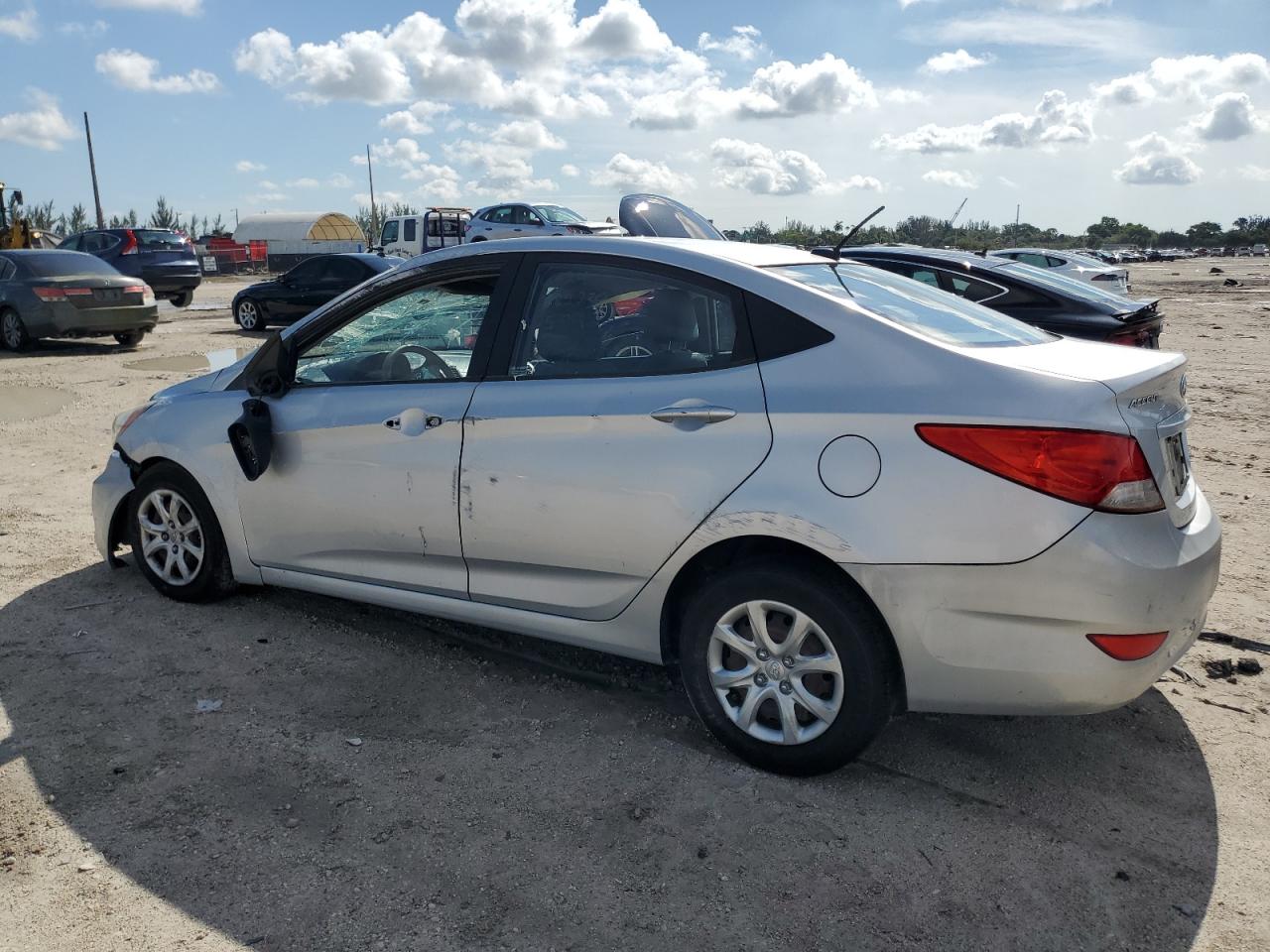 2013 Hyundai Accent Gls vin: KMHCT4AE2DU525092