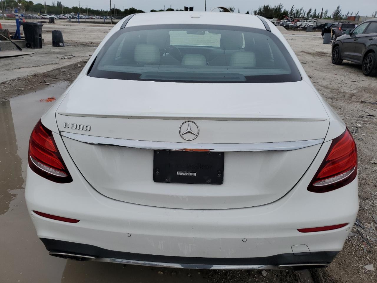 WDDZF4JB2HA051556 2017 Mercedes-Benz E 300