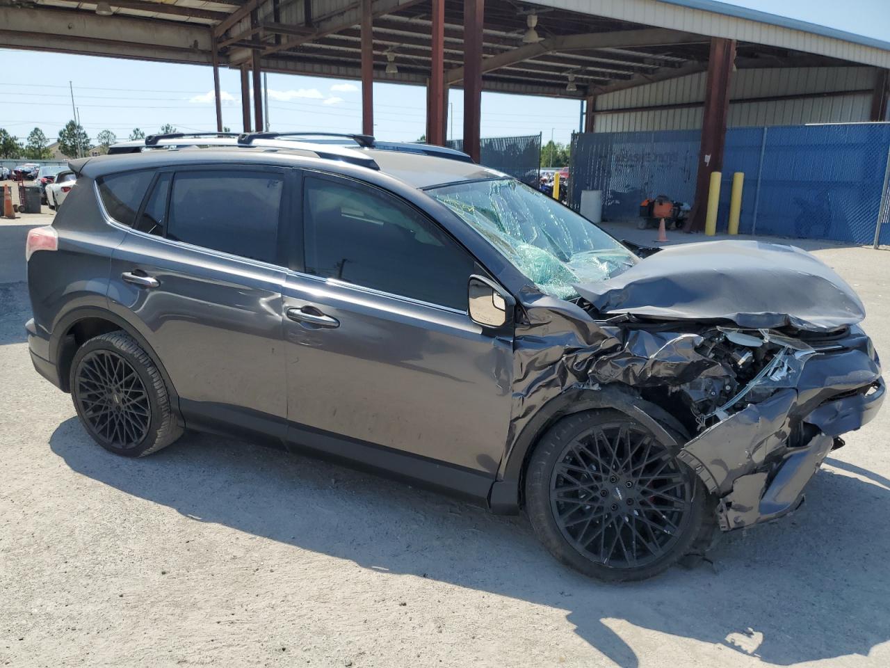 JTMZFREV8HJ105745 TOYOTA RAV4 2017