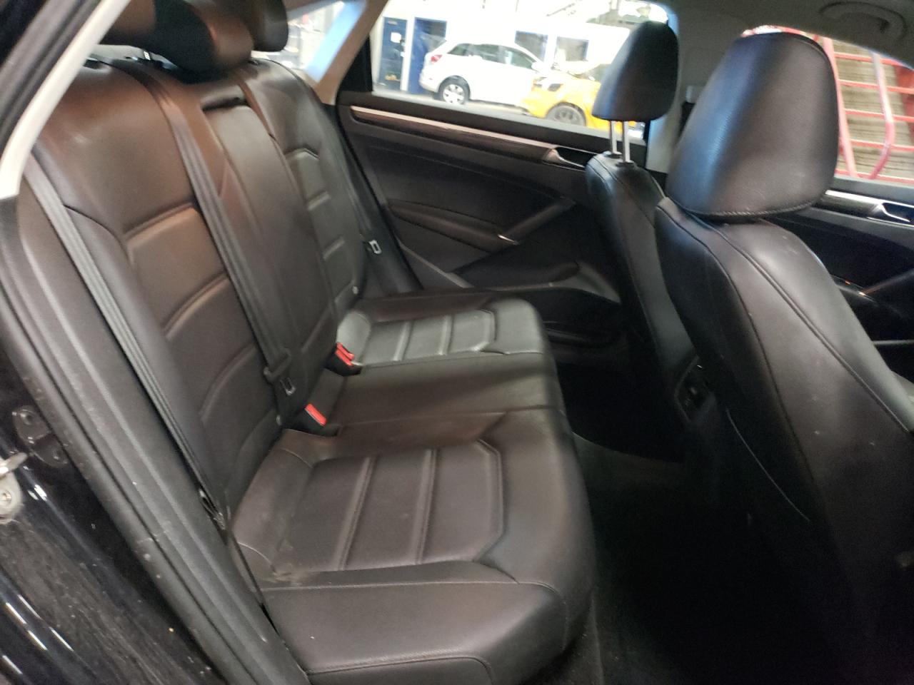 1VWBA7A39JC011261 2018 Volkswagen Passat Se