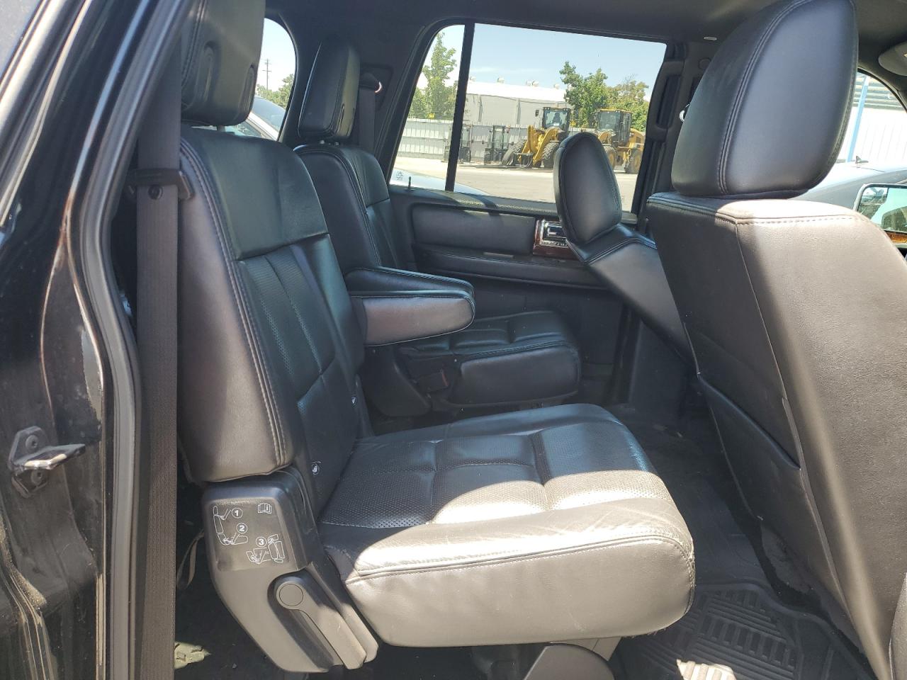 5LMJJ3H52CEL02523 2012 Lincoln Navigator L