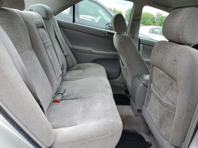 2004 Toyota Camry Le VIN: JTDBE32K040252699 Lot: 58201444