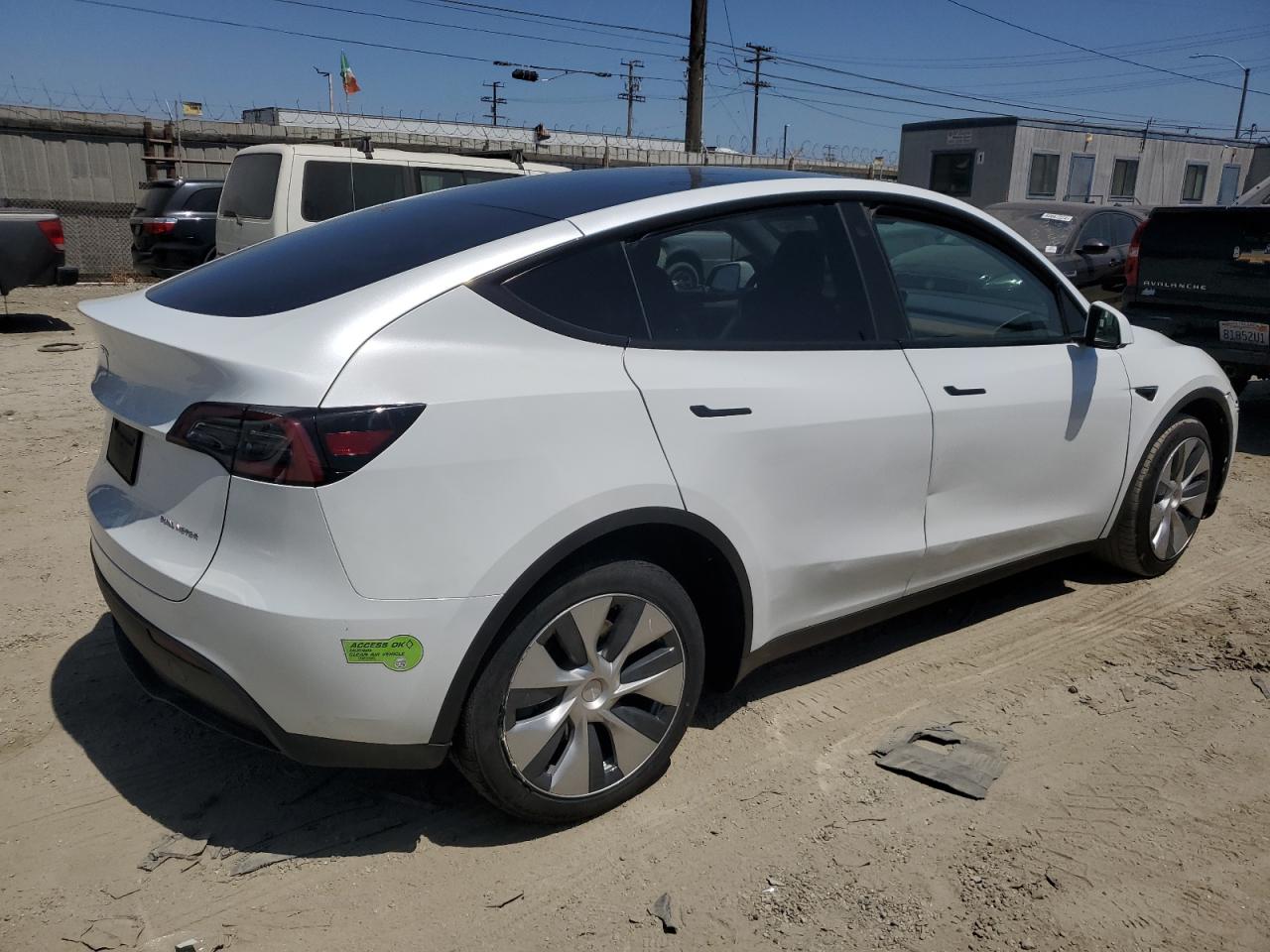 2023 Tesla Model Y vin: 7SAYGDEE7PA106130