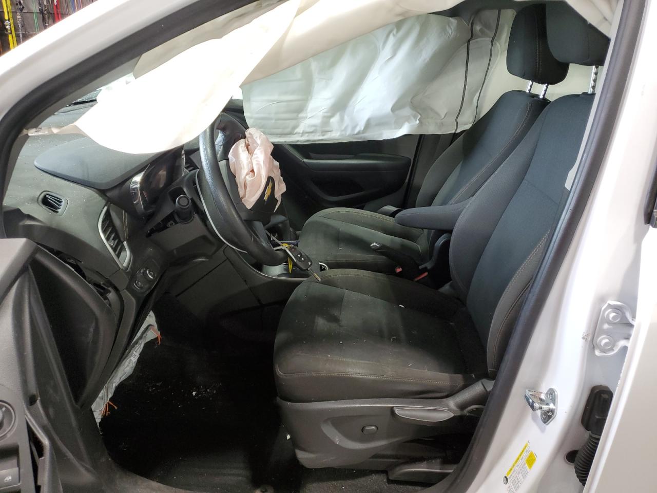 KL7CJKSB7LB317073 2020 Chevrolet Trax Ls