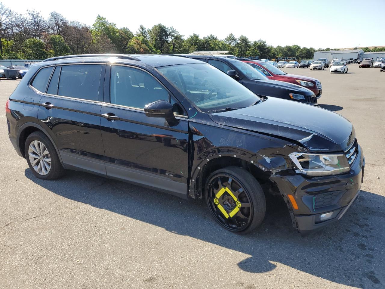 2018 Volkswagen Tiguan S vin: 3VV0B7AX3JM020368