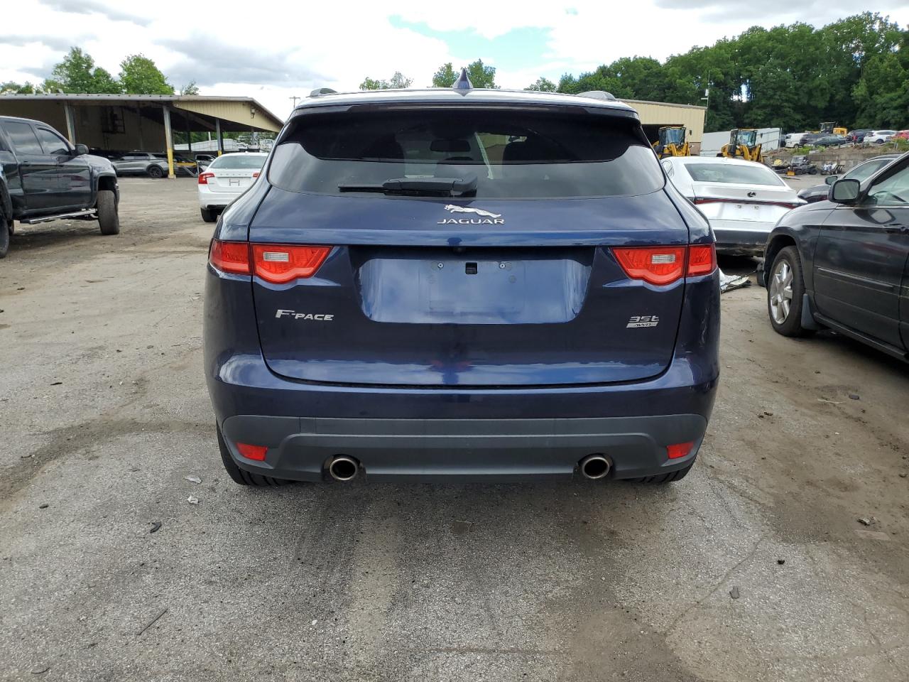 SADCJ2BV4HA074479 2017 Jaguar F-Pace Premium
