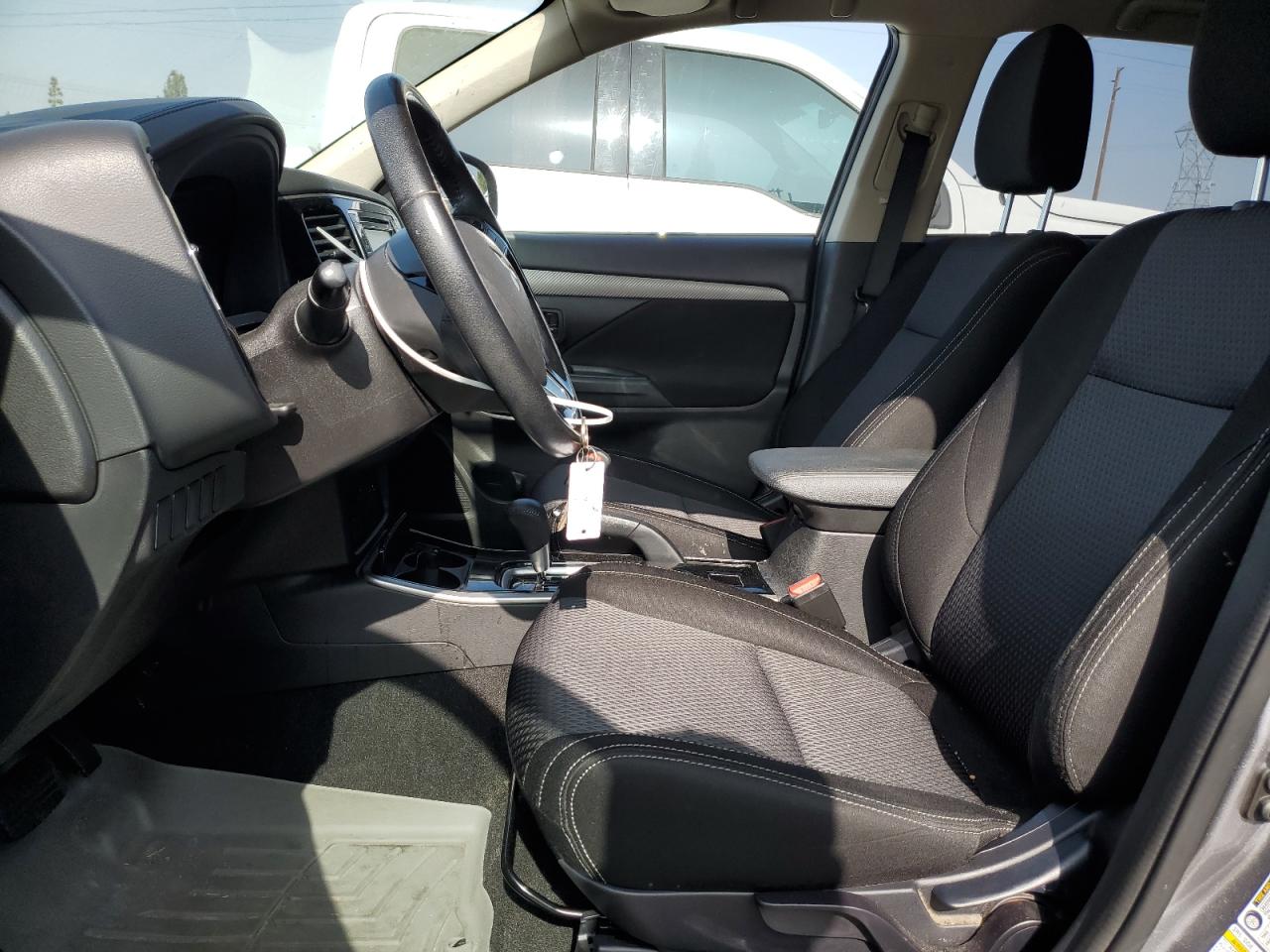 JA4AD2A39HZ055027 2017 Mitsubishi Outlander Es