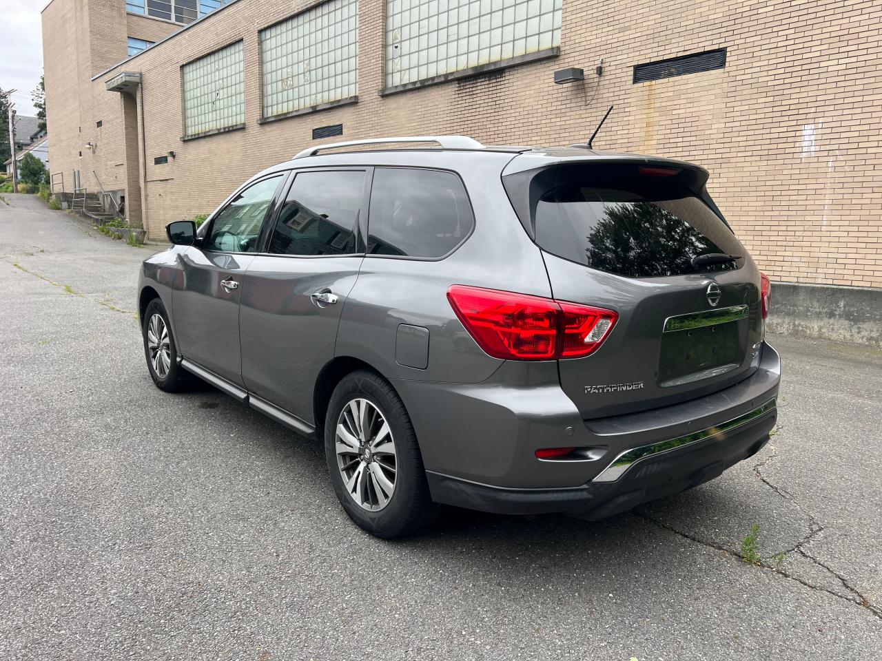 2017 Nissan Pathfinder S vin: 5N1DR2MM7HC627588