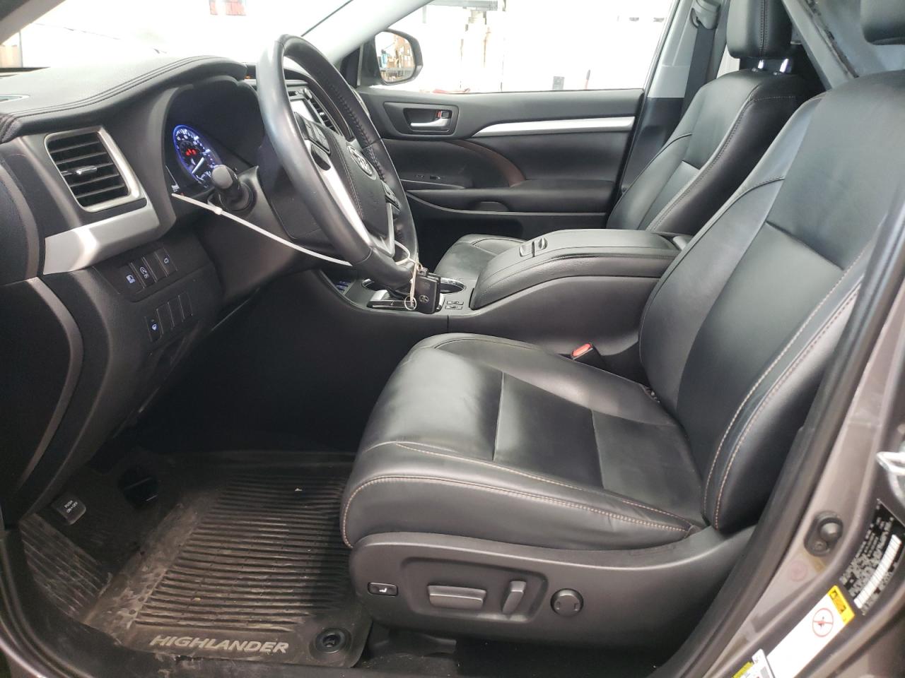 5TDJZRFH5KS619902 TOYOTA HIGHLANDER 2019