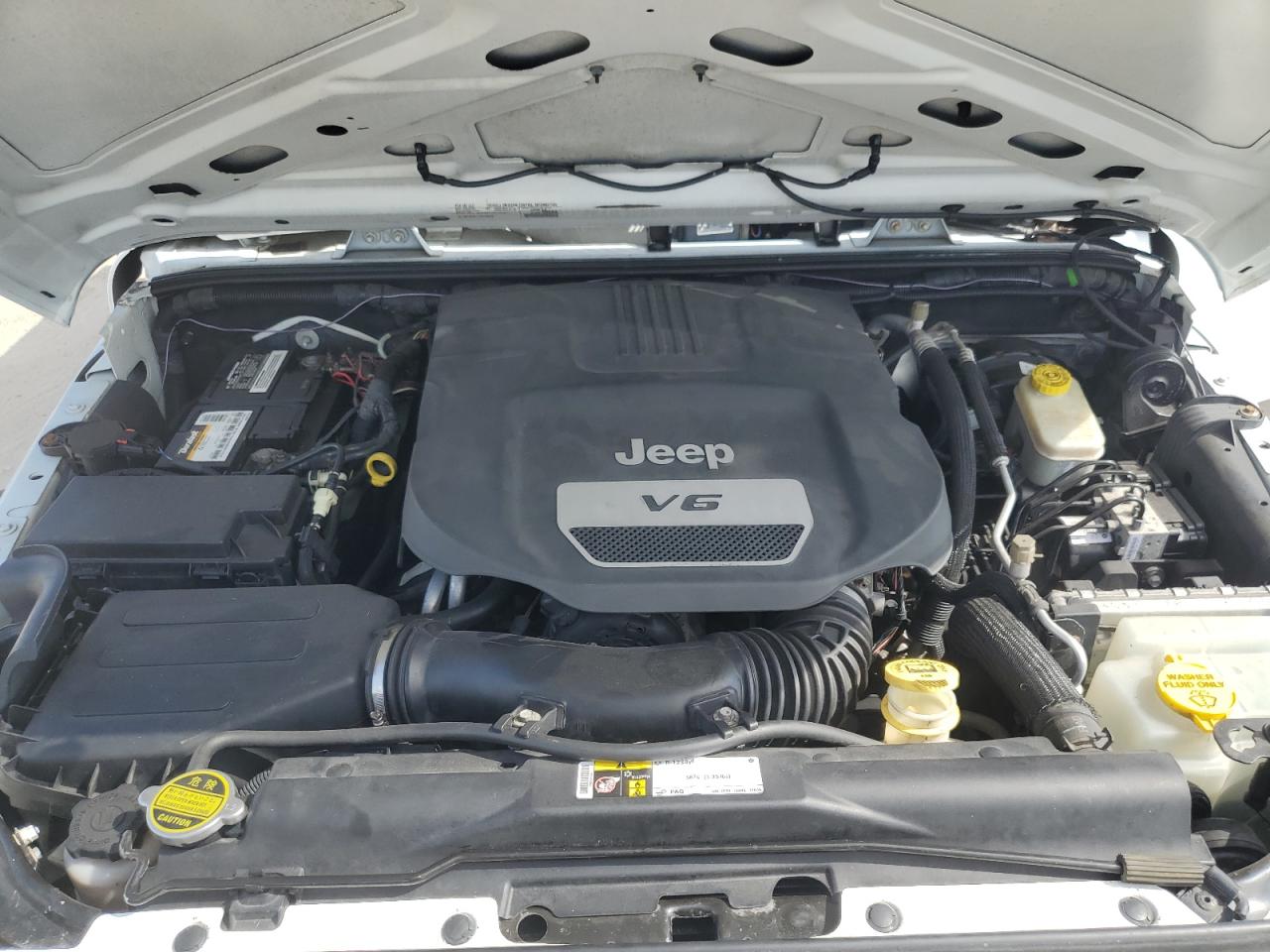 1C4BJWDG4GL104886 2016 Jeep Wrangler Unlimited Sport