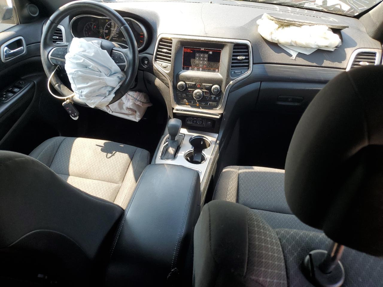 1C4RJFAG1KC529641 2019 Jeep Grand Cherokee Laredo