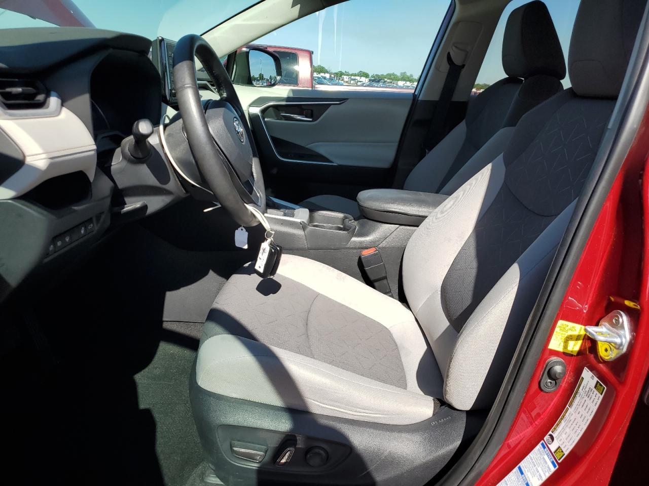 2T3P1RFV6MW163238 2021 Toyota Rav4 Xle