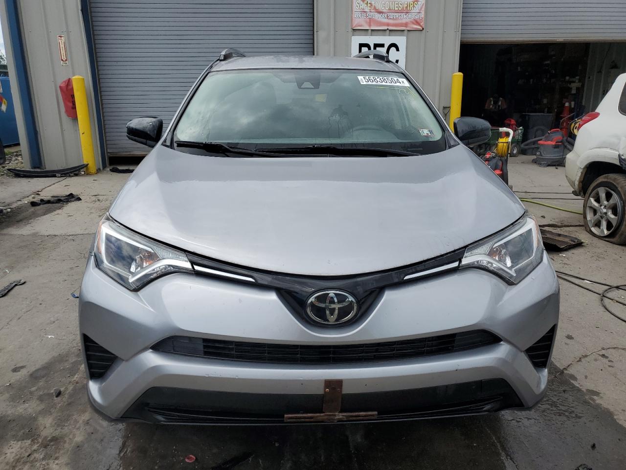 JTMBFREV8JD251729 2018 Toyota Rav4 Le