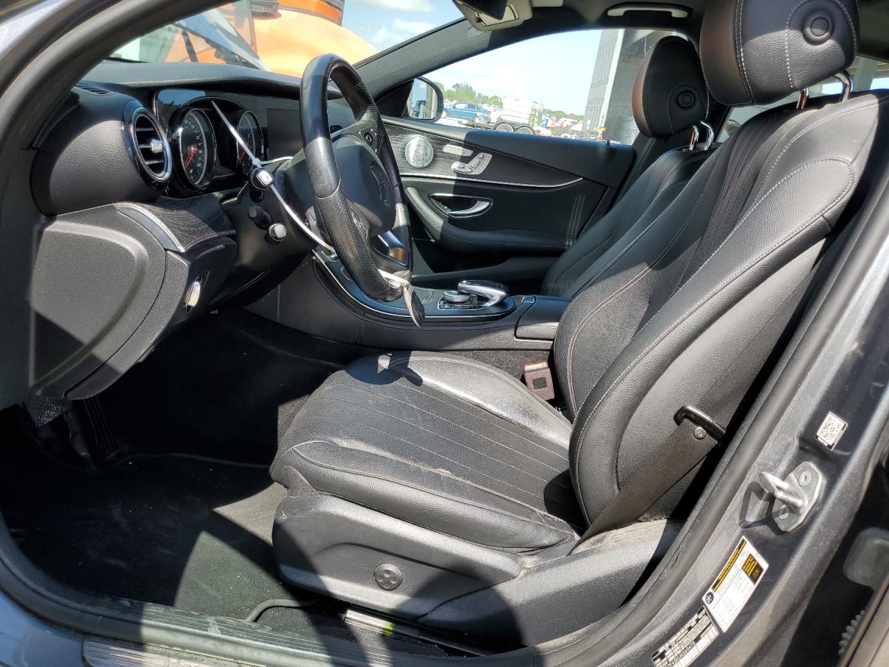 WDDZF4JB6JA369475 2018 Mercedes-Benz E 300