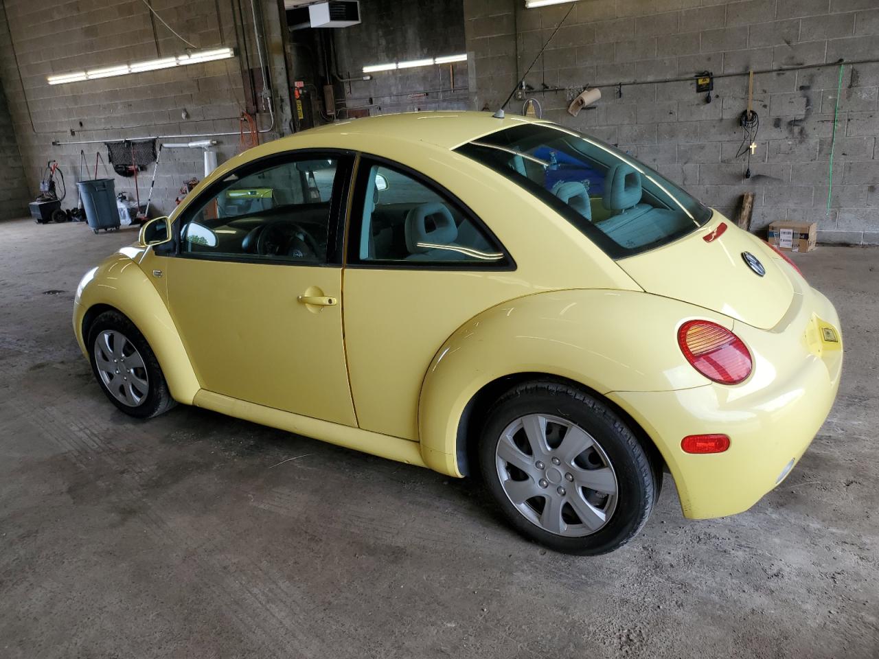 3VWCA21C6YM407924 2000 Volkswagen New Beetle Gls