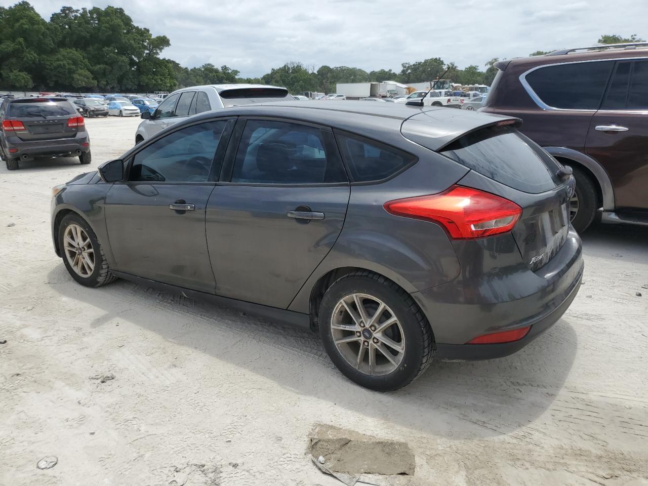 2015 Ford Focus Se vin: 1FADP3K22FL365970