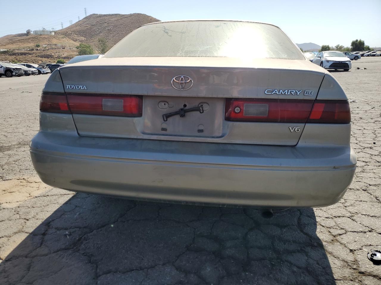 JT2BF28K3X0160630 1999 Toyota Camry Le