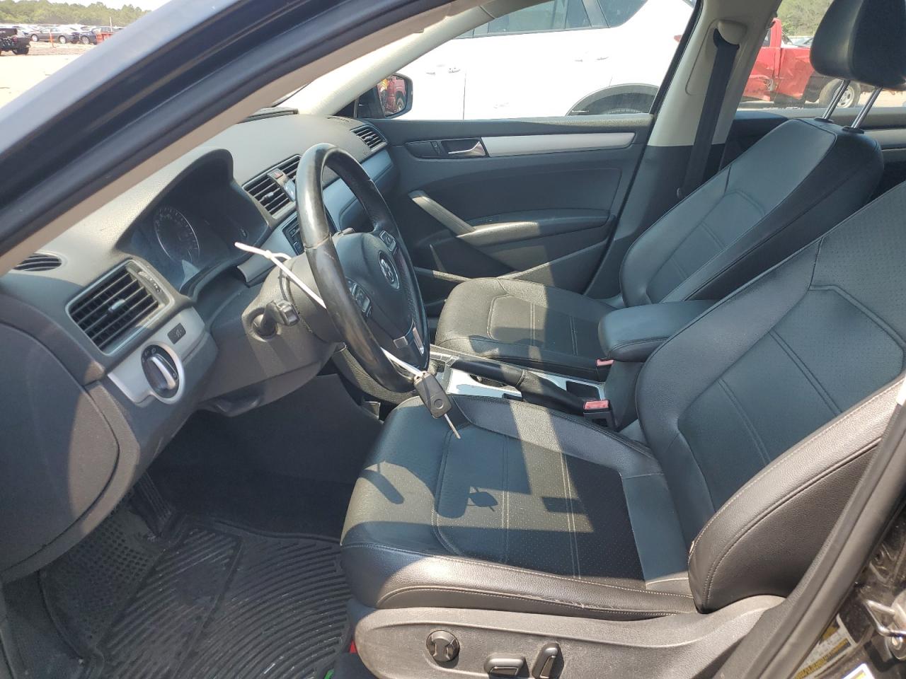 1VWBP7A3XDC034552 2013 Volkswagen Passat Se