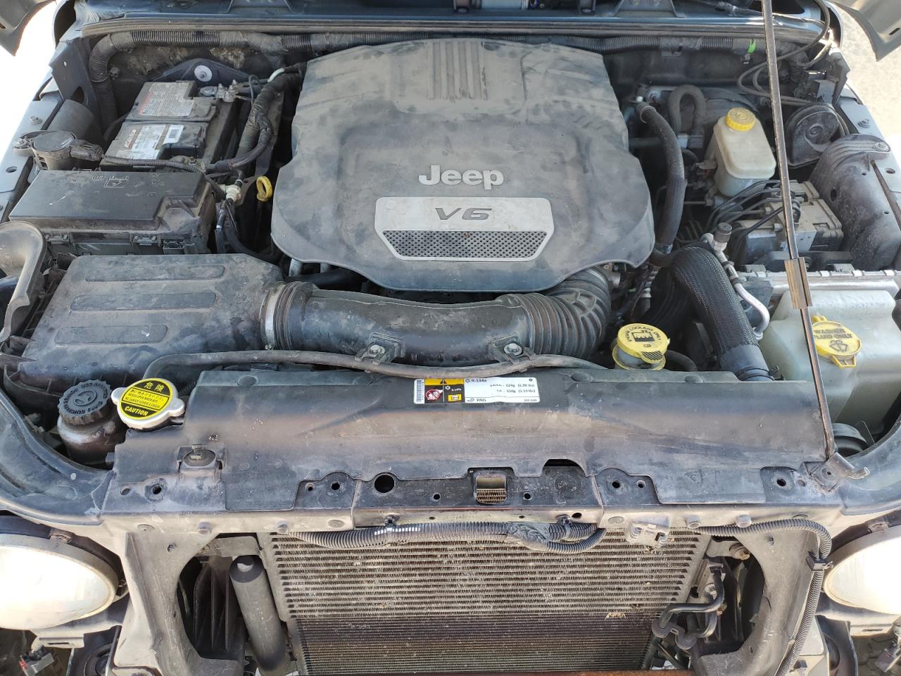 1C4BJWDG2FL524015 2015 Jeep Wrangler Unlimited Sport