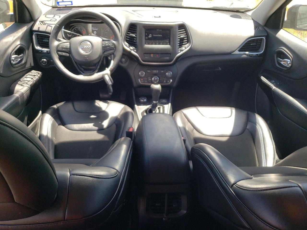 1C4PJMLB2KD321811 2019 Jeep Cherokee Latitude Plus