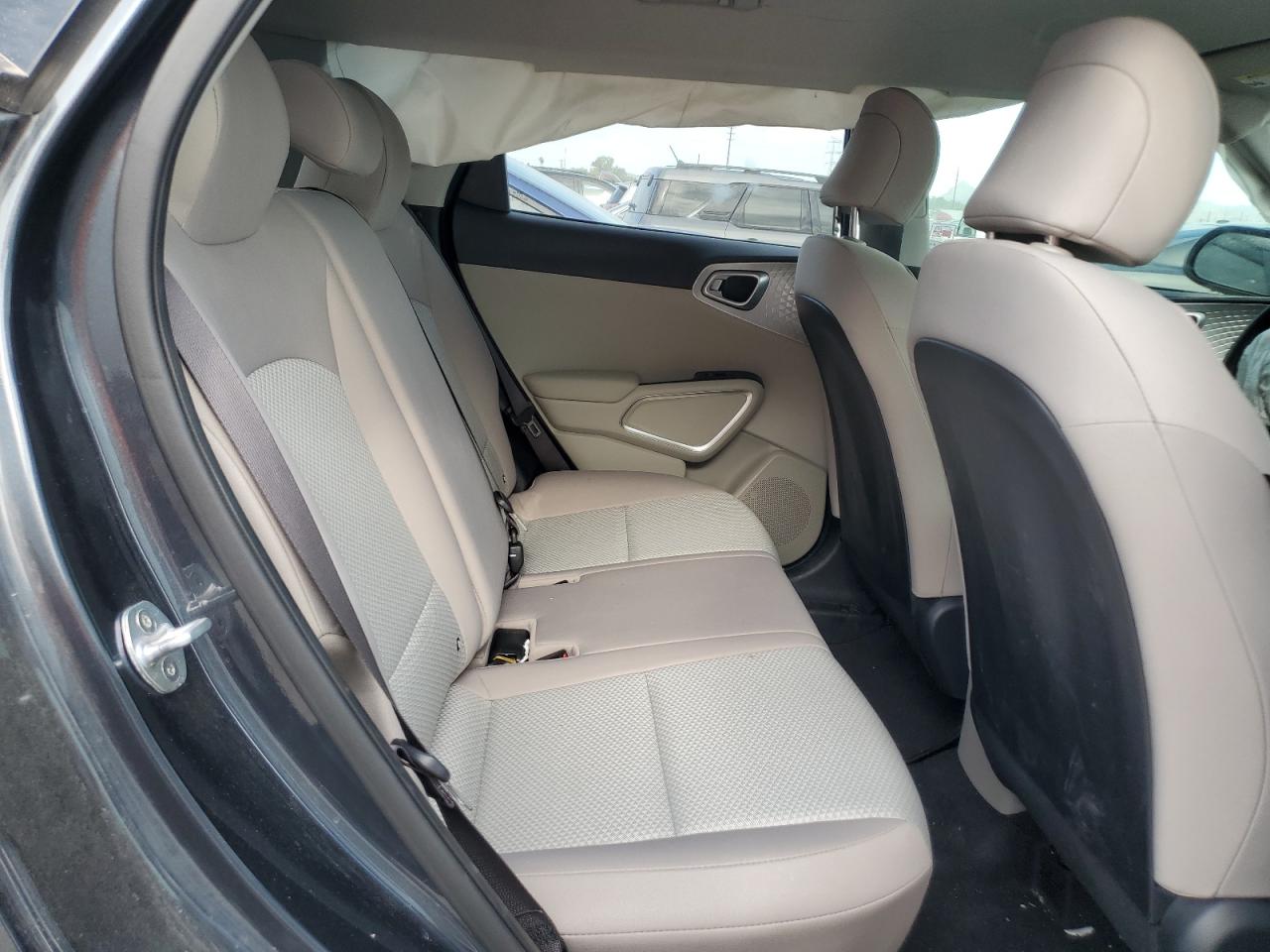 KNDJ23AU8L7068818 2020 Kia Soul Lx