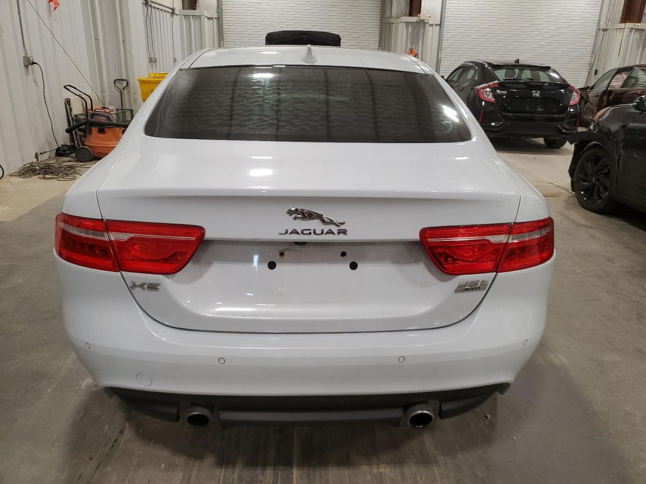 SAJAK4BV5HA952482 2017 Jaguar Xe Prestige