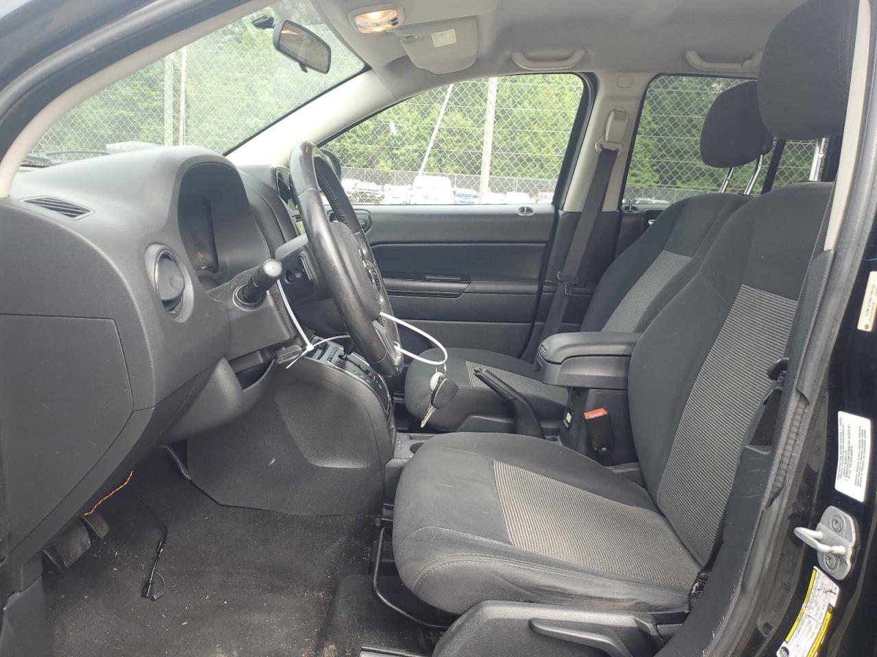 1J4NF1FBXBD207262 2011 Jeep Compass Sport