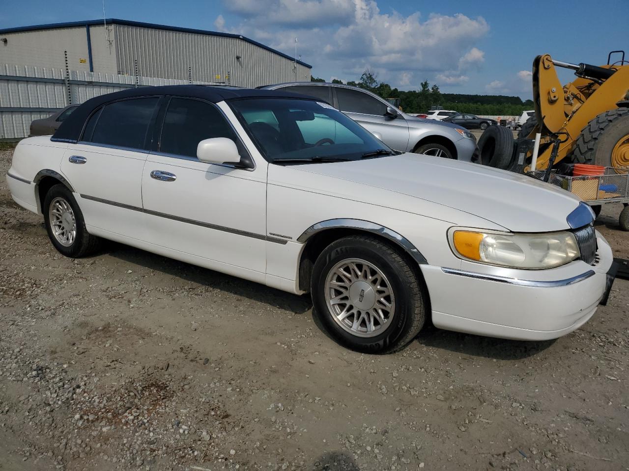 1LNFM82W1WY613104 1998 Lincoln Town Car Signature