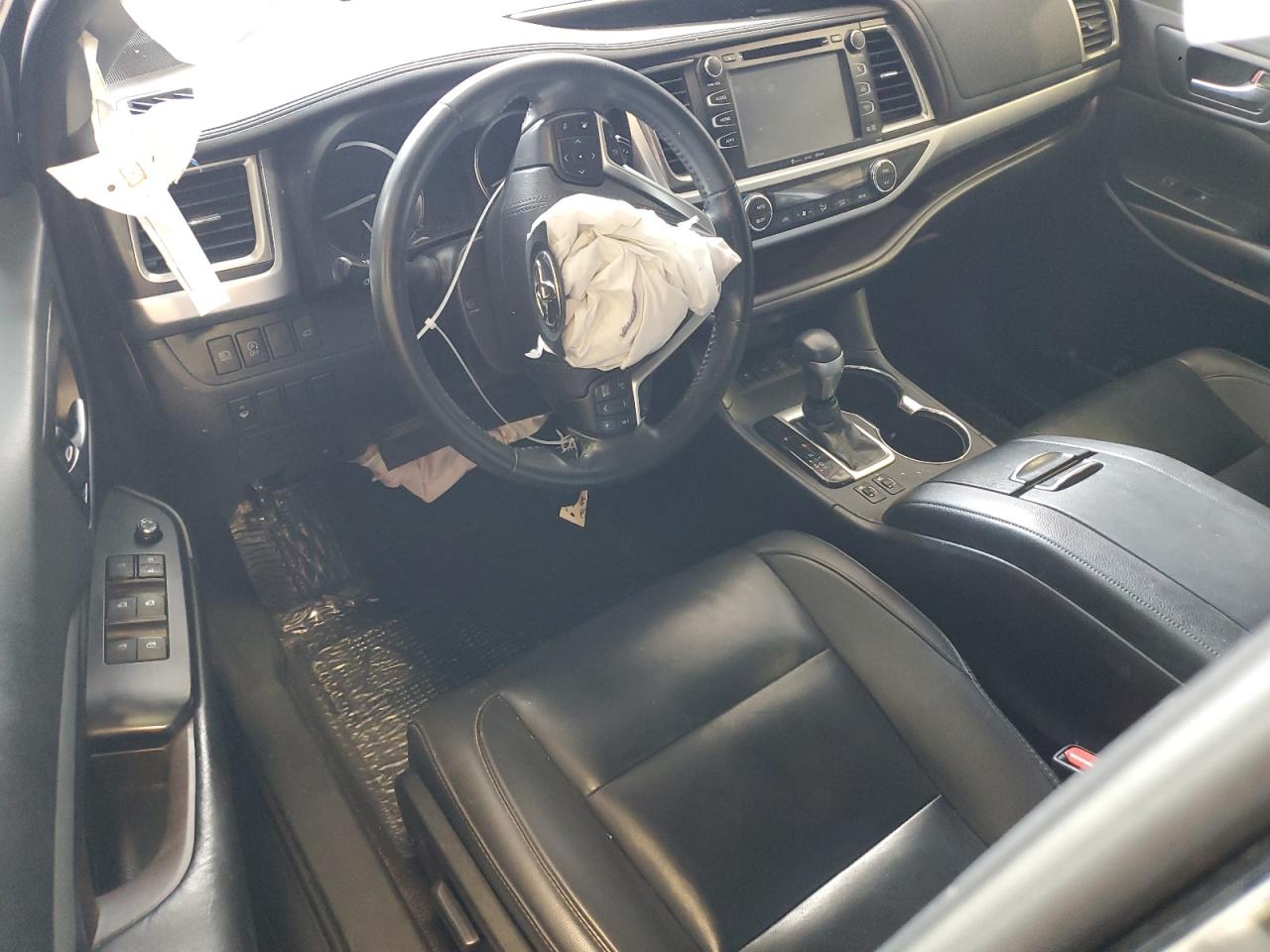 5TDJZRFH8KS630005 2019 Toyota Highlander Se