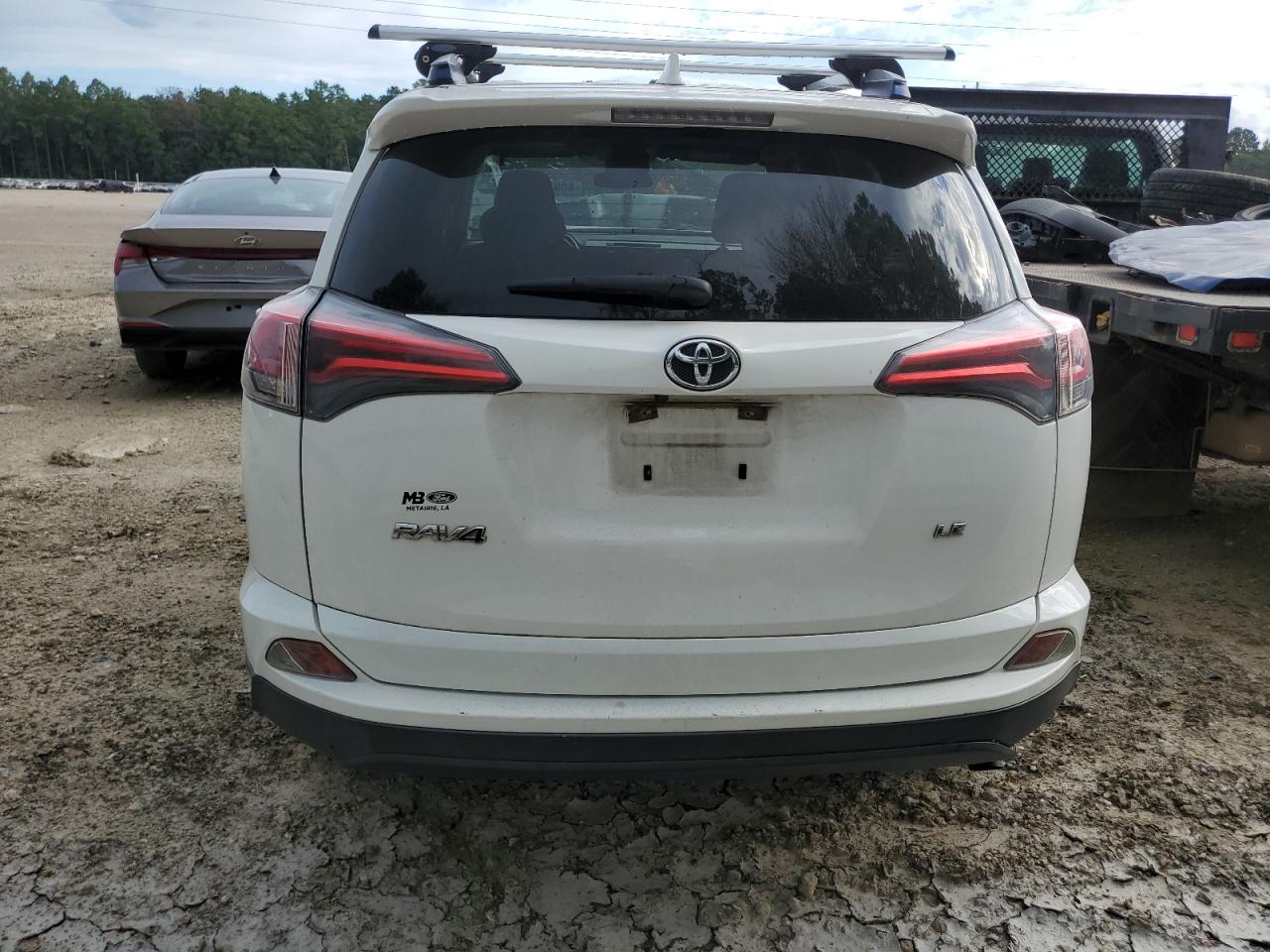 JTMZFREV8HJ144996 2017 Toyota Rav4 Le