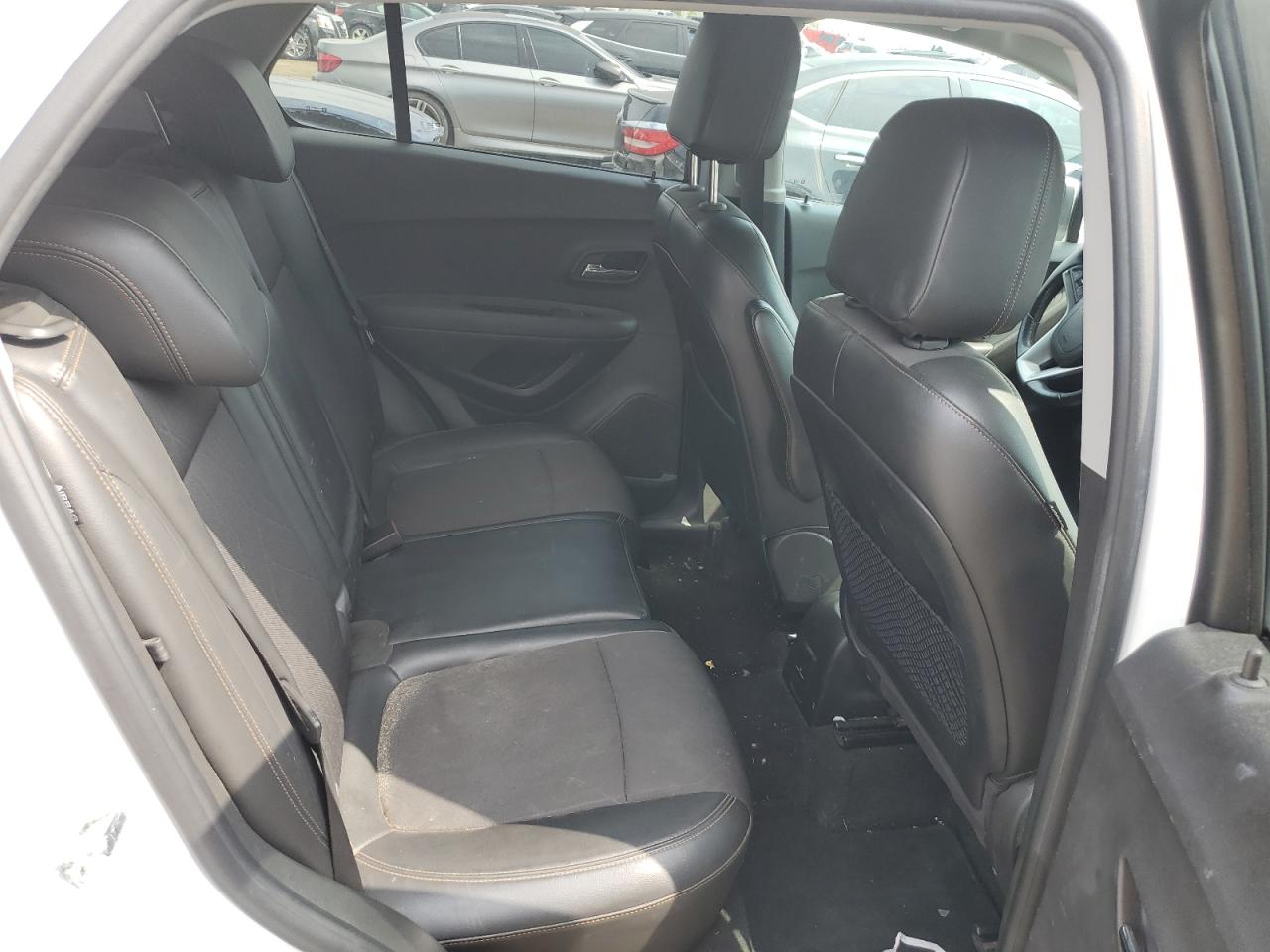 KL7CJPSB5JB673032 2018 Chevrolet Trax 1Lt