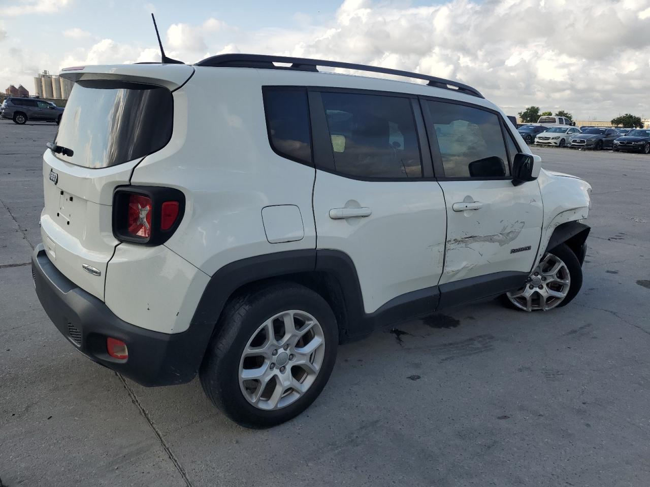 2018 Jeep Renegade Latitude vin: ZACCJBBBXJPJ15377