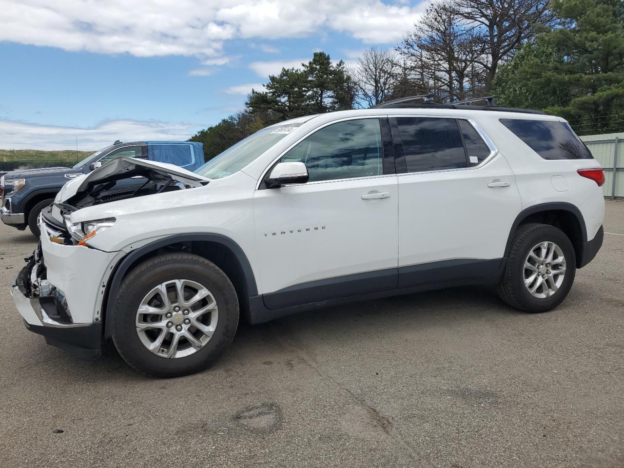 1GNEVGKW2KJ167806 2019 Chevrolet Traverse Lt