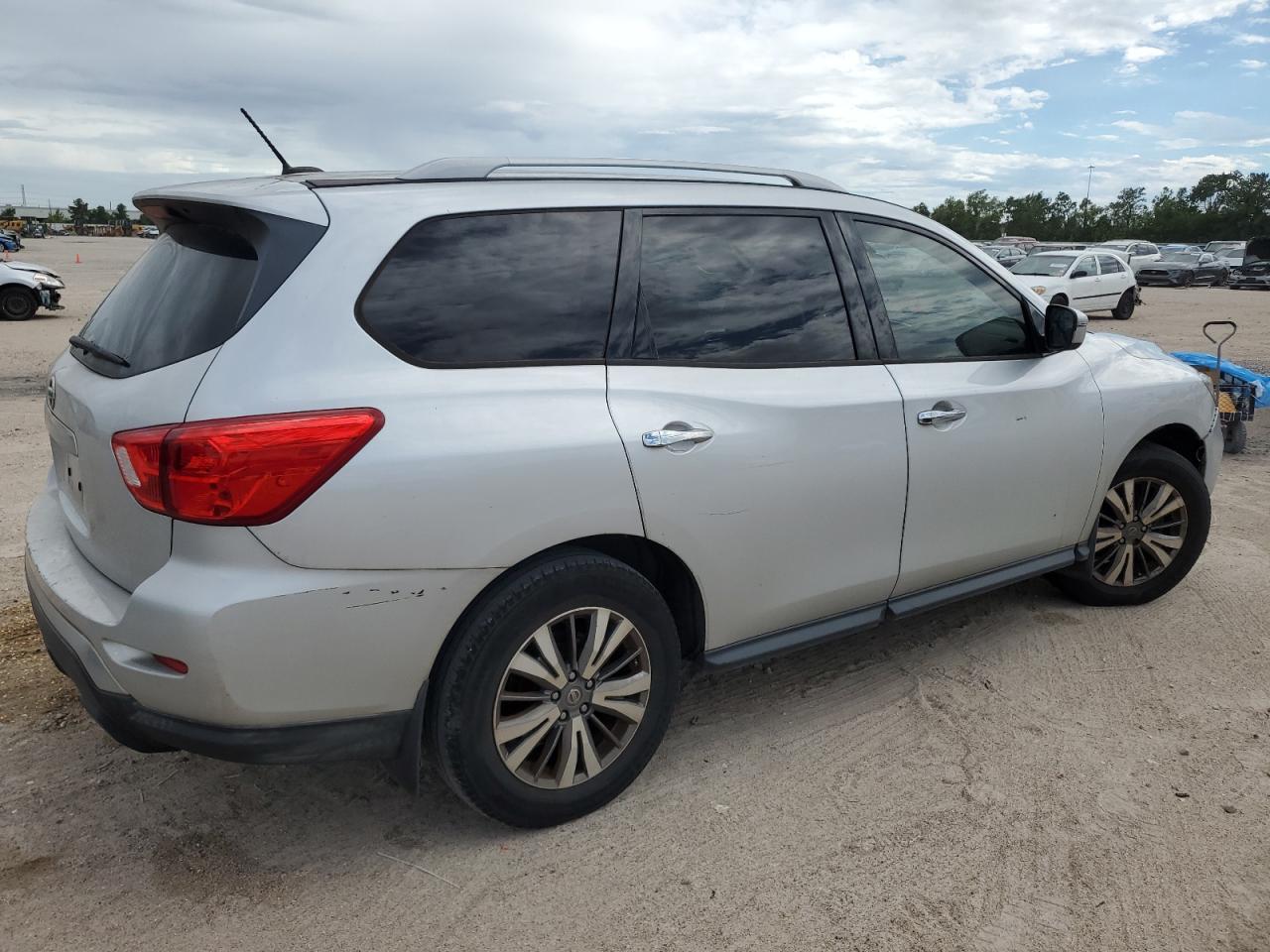 2018 Nissan Pathfinder S vin: 5N1DR2MN1JC621204