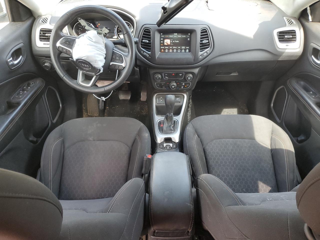 3C4NJCAB0JT338569 2018 Jeep Compass Sport