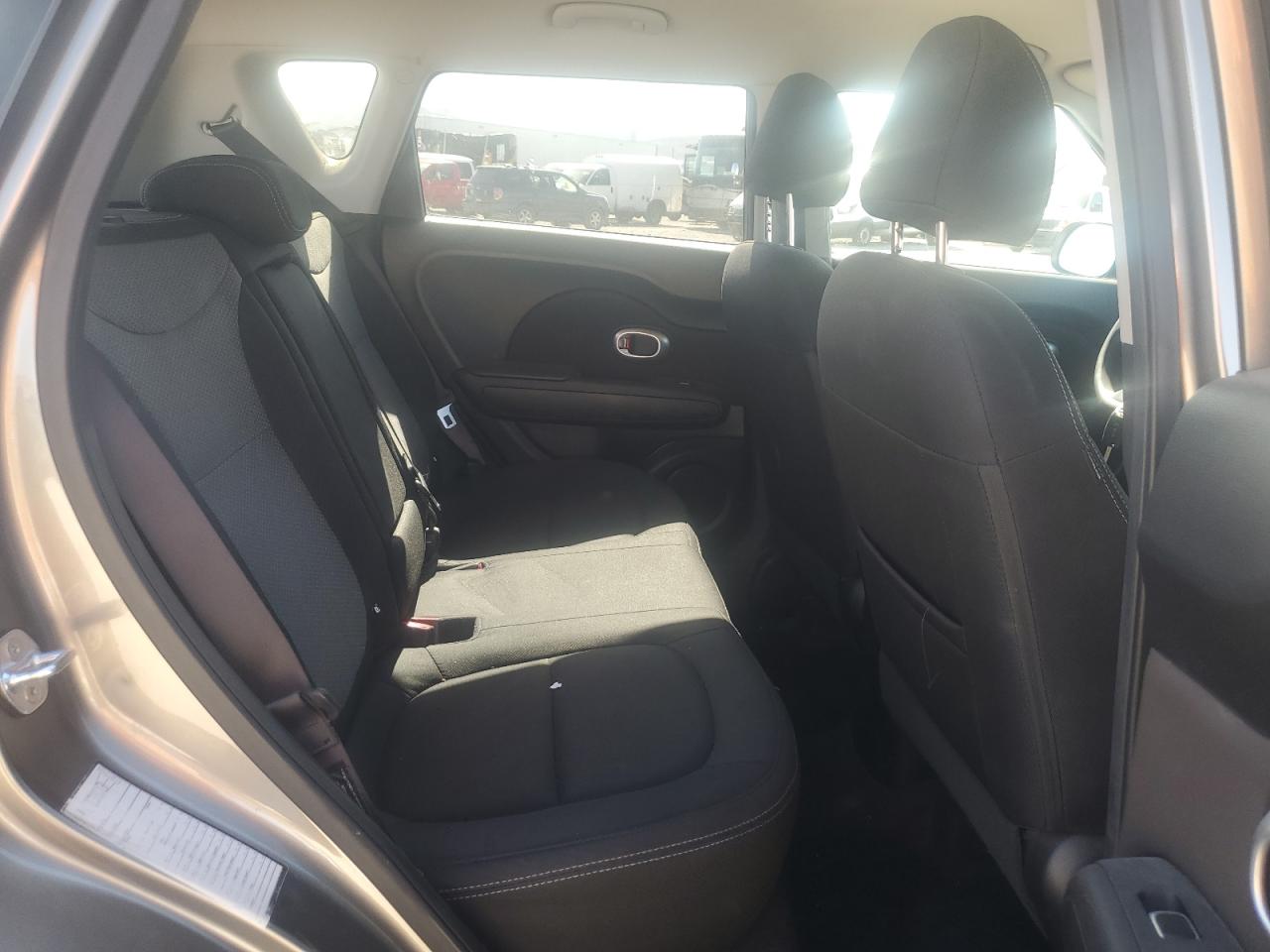 KNDJP3A54J7618278 2018 Kia Soul +