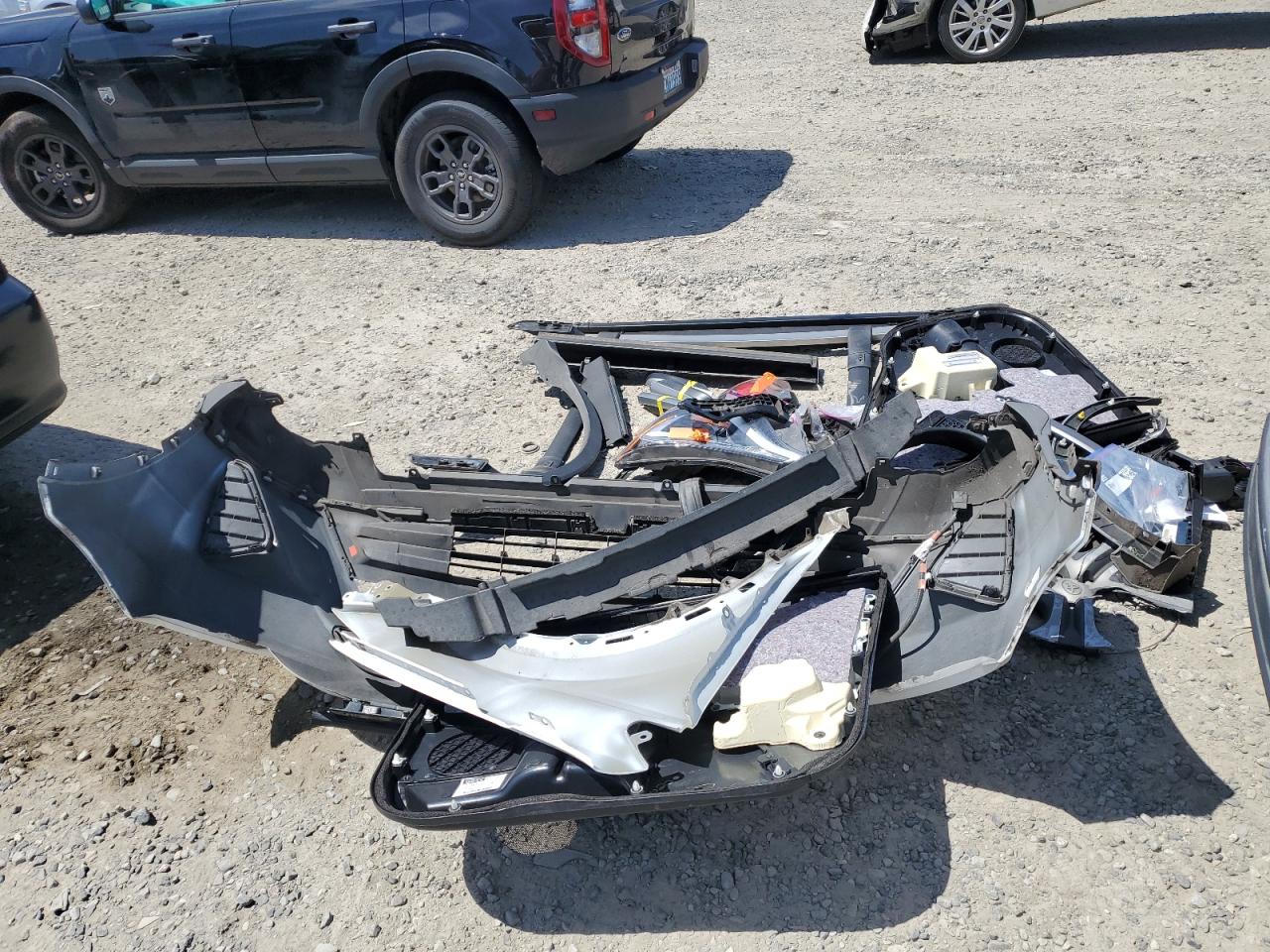 2T3BFREV8HW691852 2017 Toyota Rav4 Le