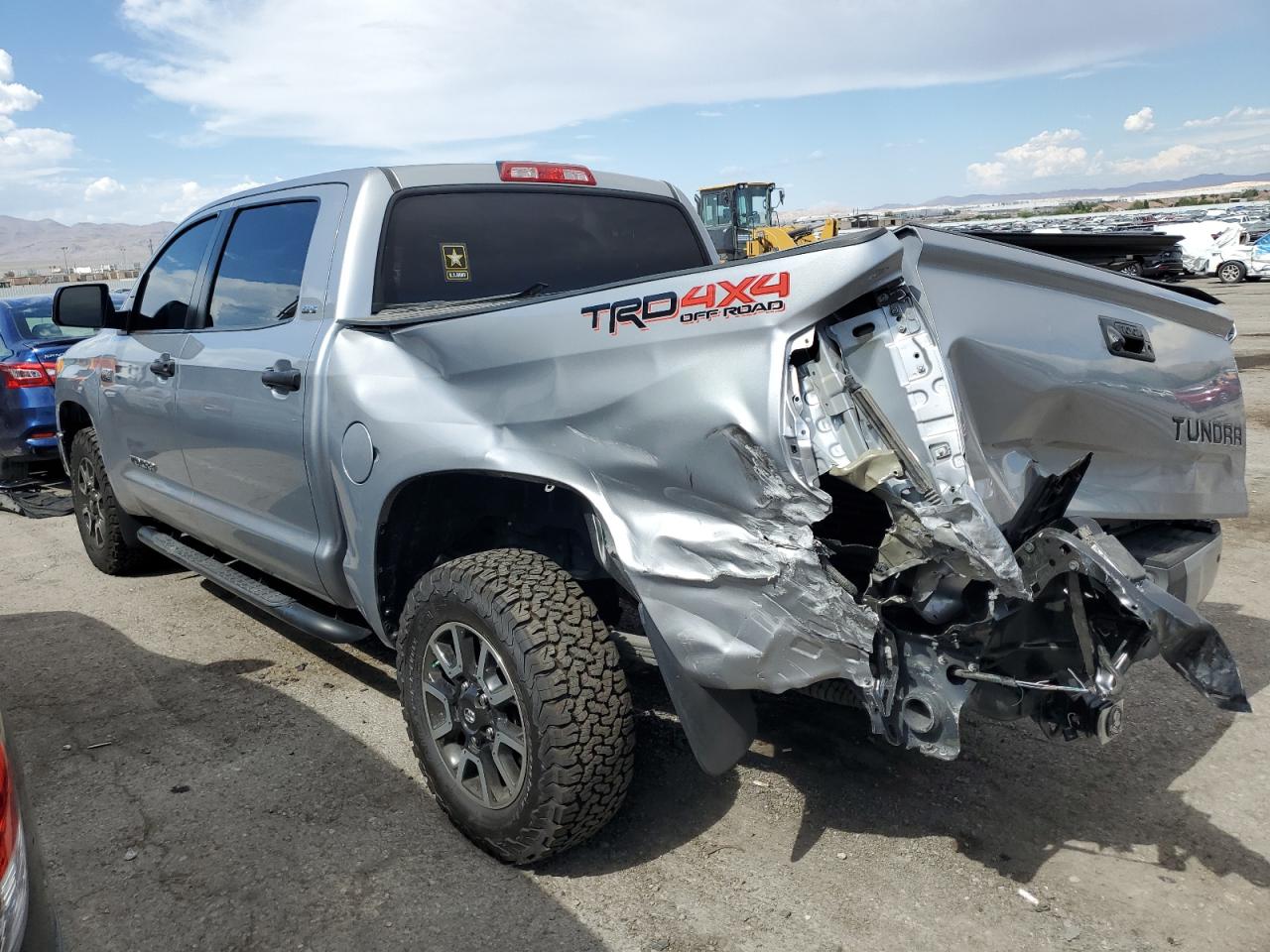 2017 Toyota Tundra Crewmax Sr5 vin: 5TFDW5F15HX612291